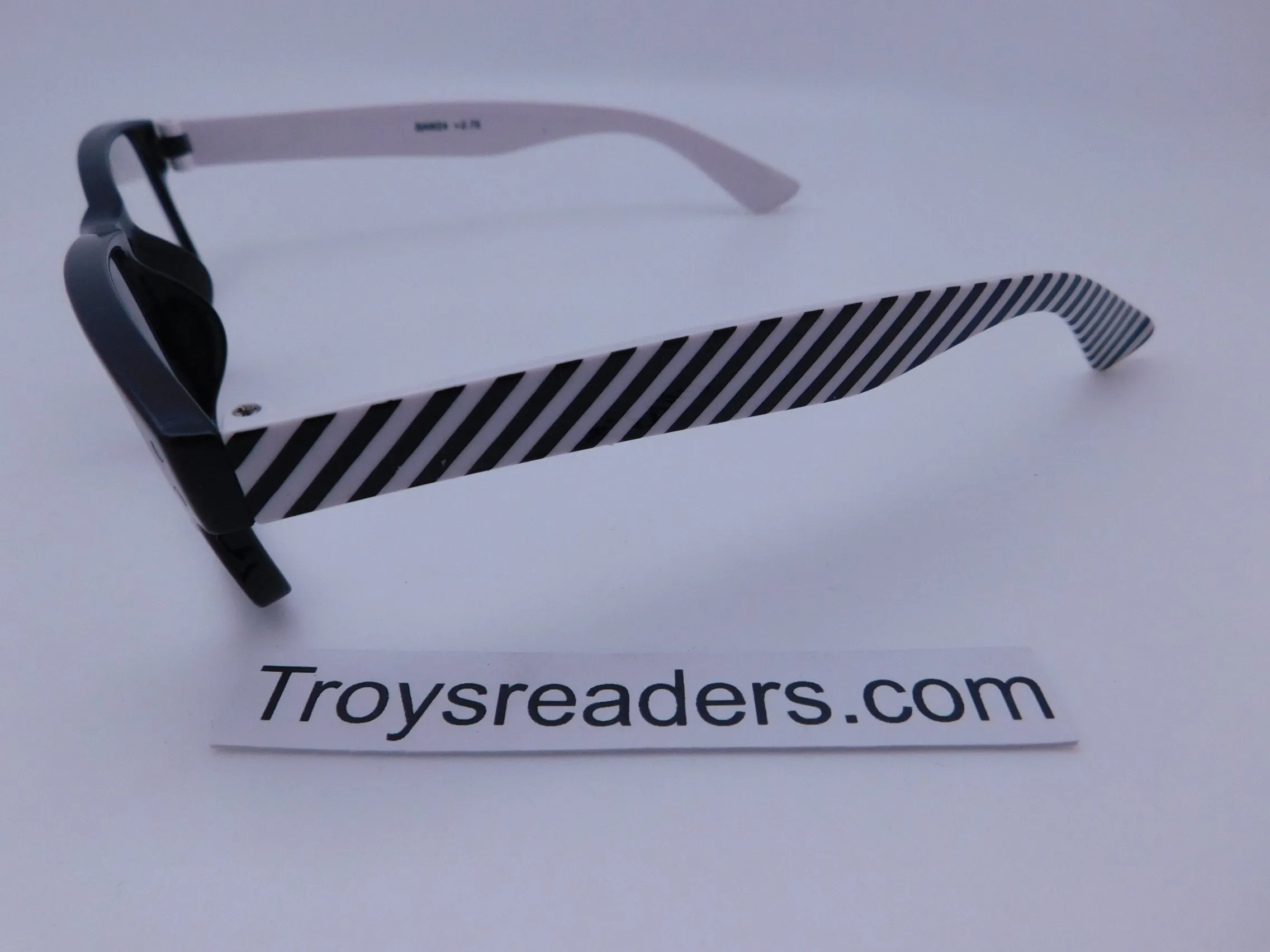 Black And White Readers In Four Styles