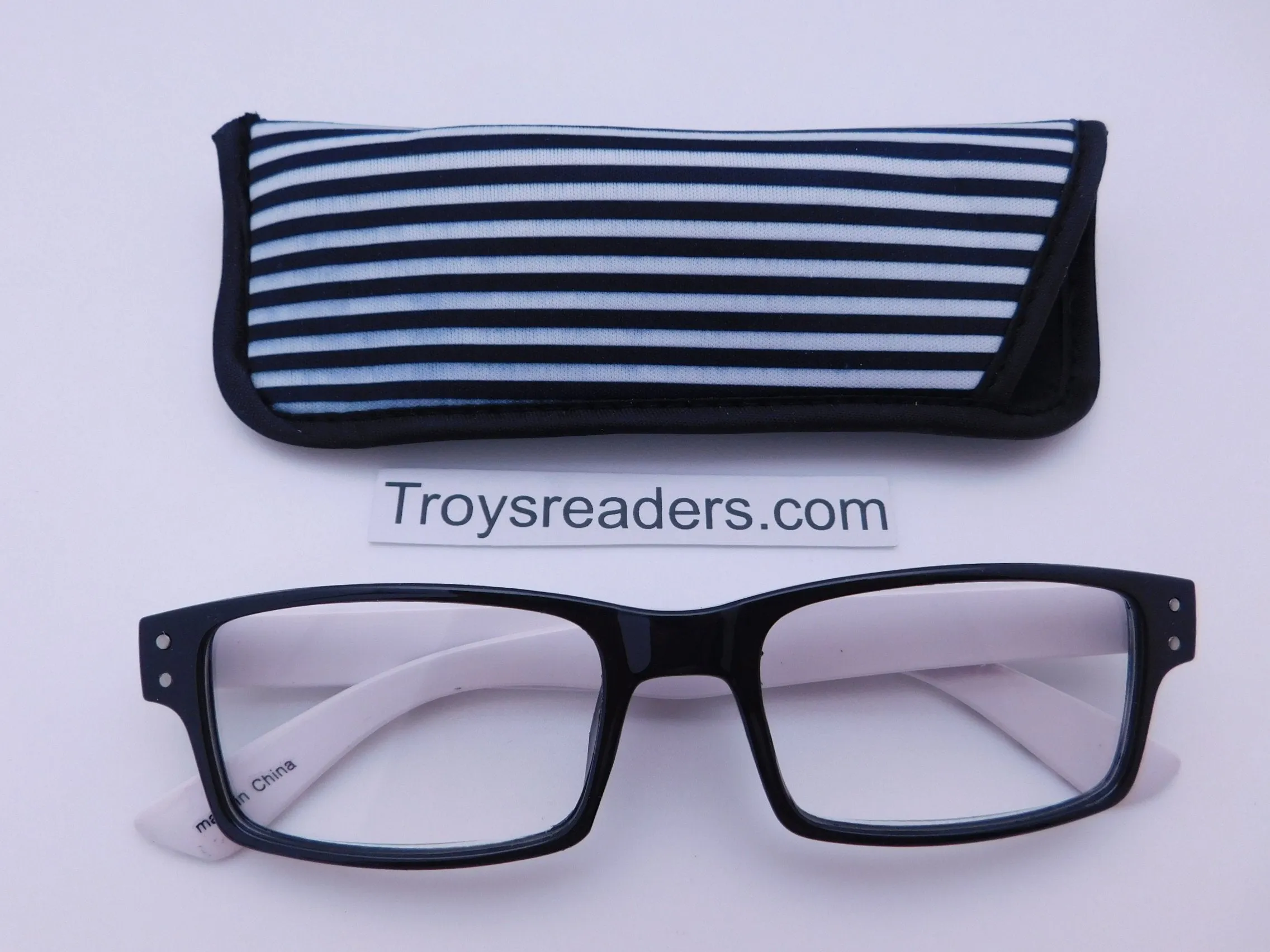 Black And White Readers In Four Styles