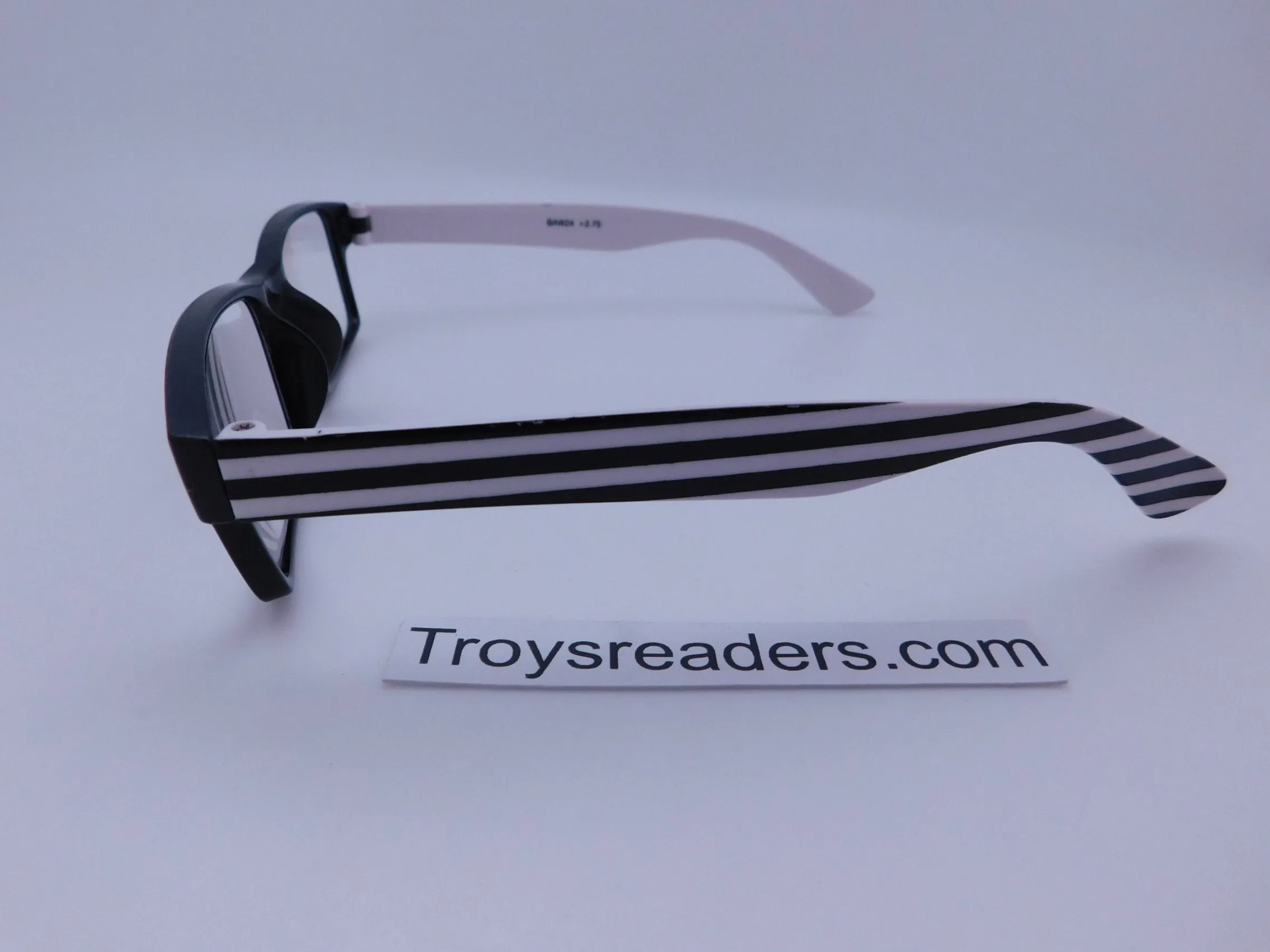 Black And White Readers In Four Styles
