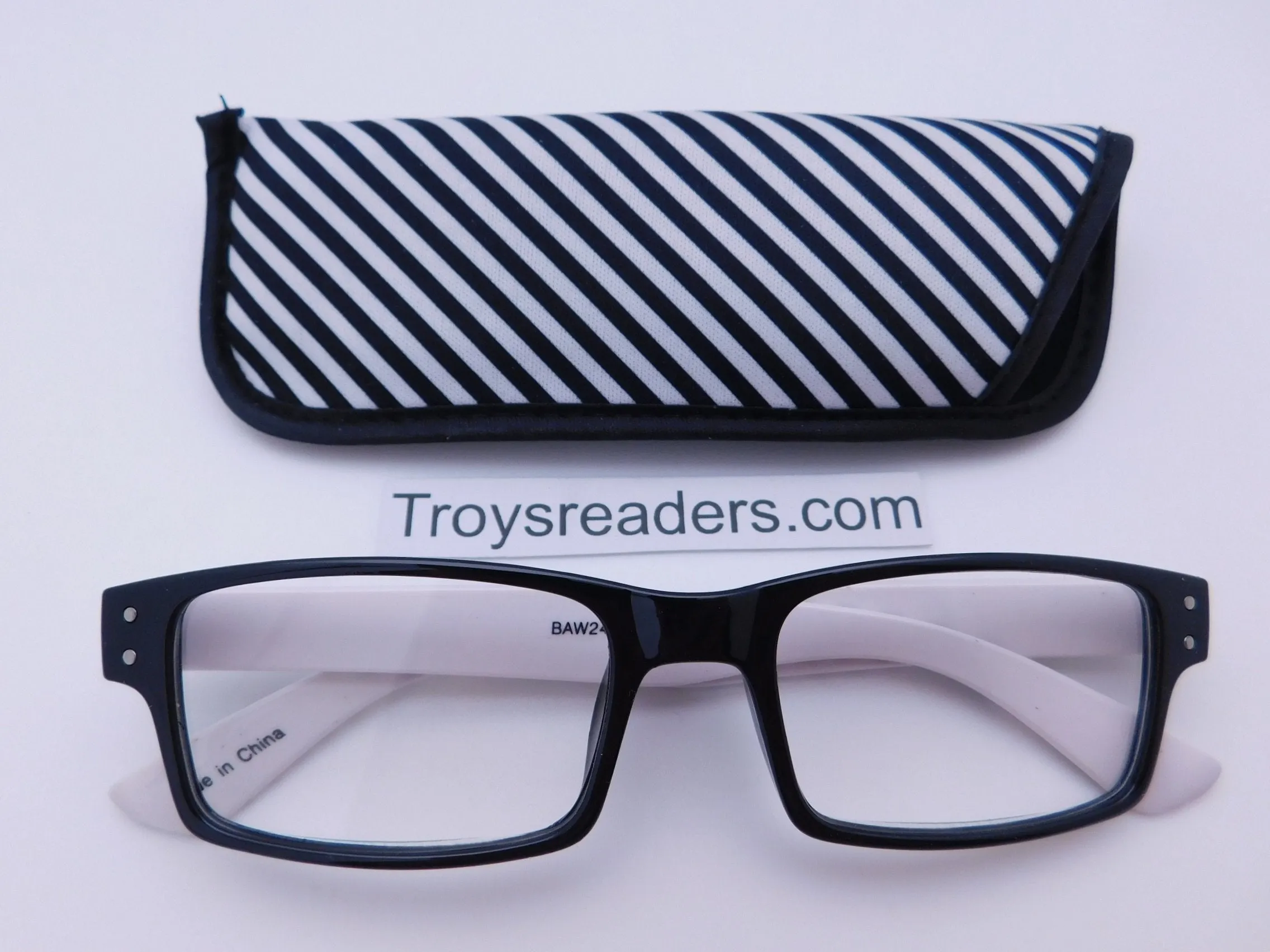Black And White Readers In Four Styles