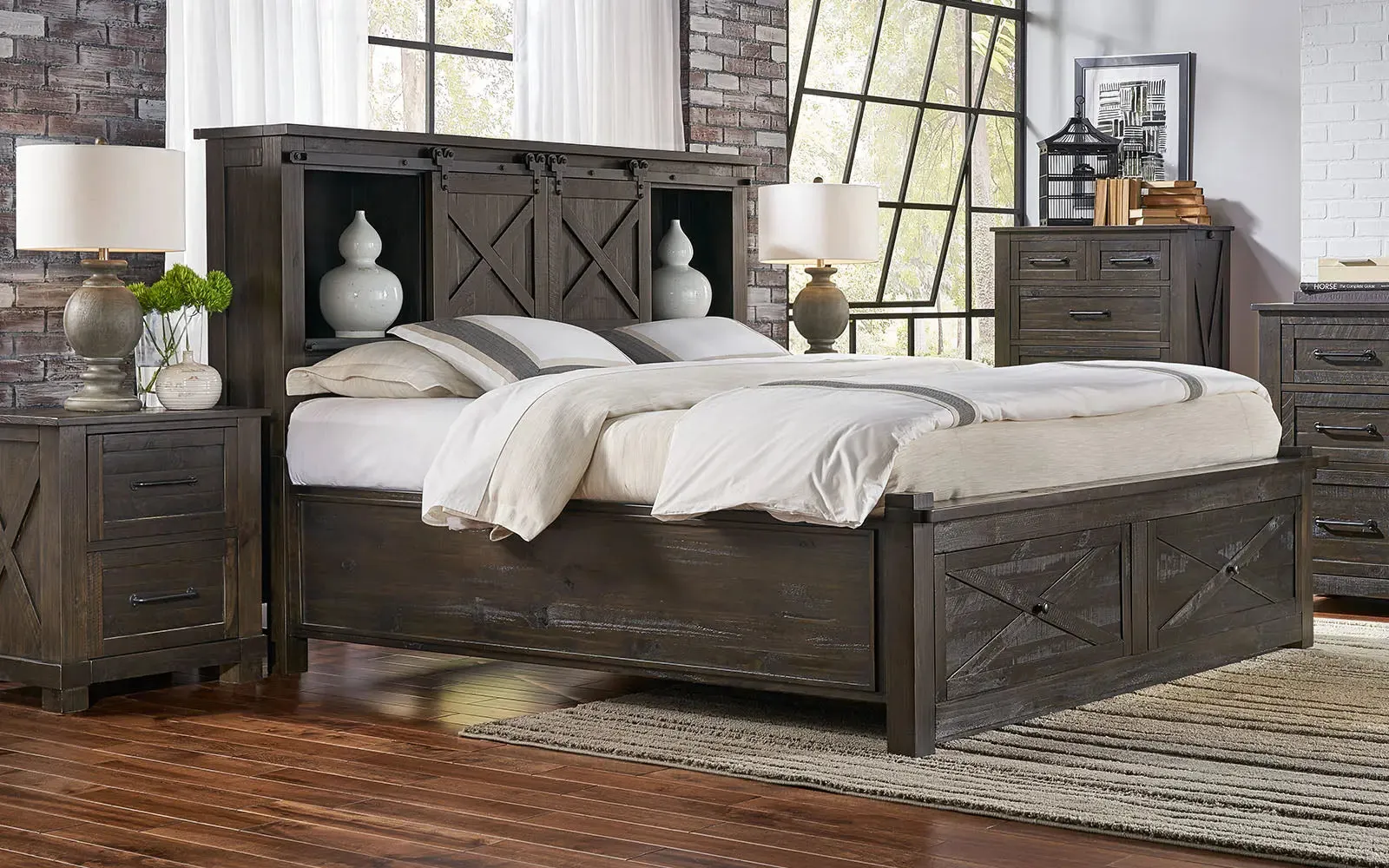 Sun Valley Cal-King Storage Hdbr W/ Storage Footboard